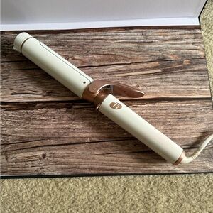 T3 Model 765ATT 8 Convertible Base Curling Iron